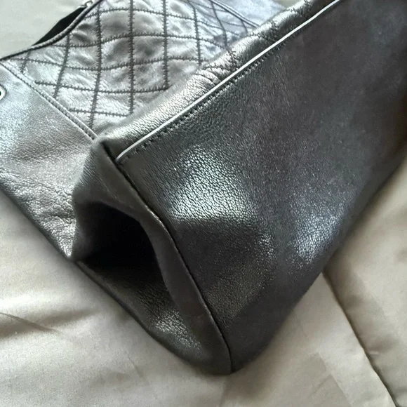 Tory Burch Quilted Design Leather Tote - Picture 5 of 7